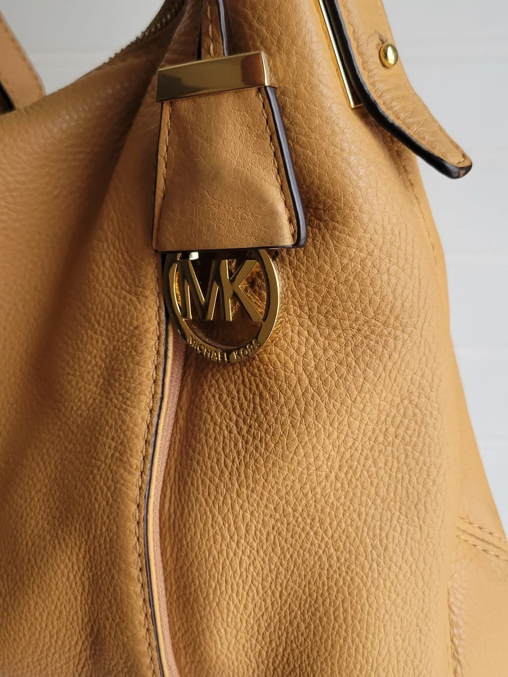 Michael Kors Bedford Large Pebbled Leather Hobo Shoulder Bag Tan Gold EUC.